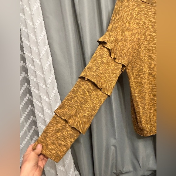 143 Story by Line Up mustard Heathered Ruffles Top L #49 tiered long sleeve EUC - Picture 2 of 6